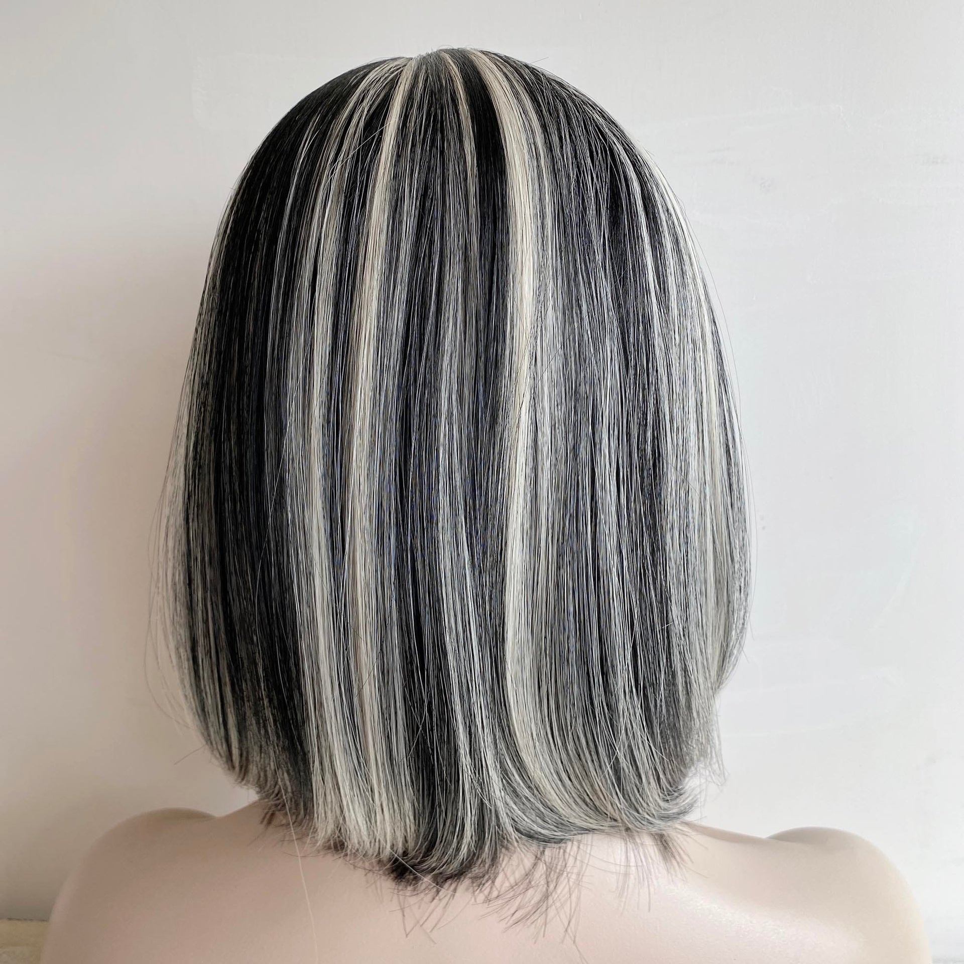 nevermindyrhead Women Skunk Stripe Wig, Black And 613 Blonde Short Straight Bob Side Part Wig