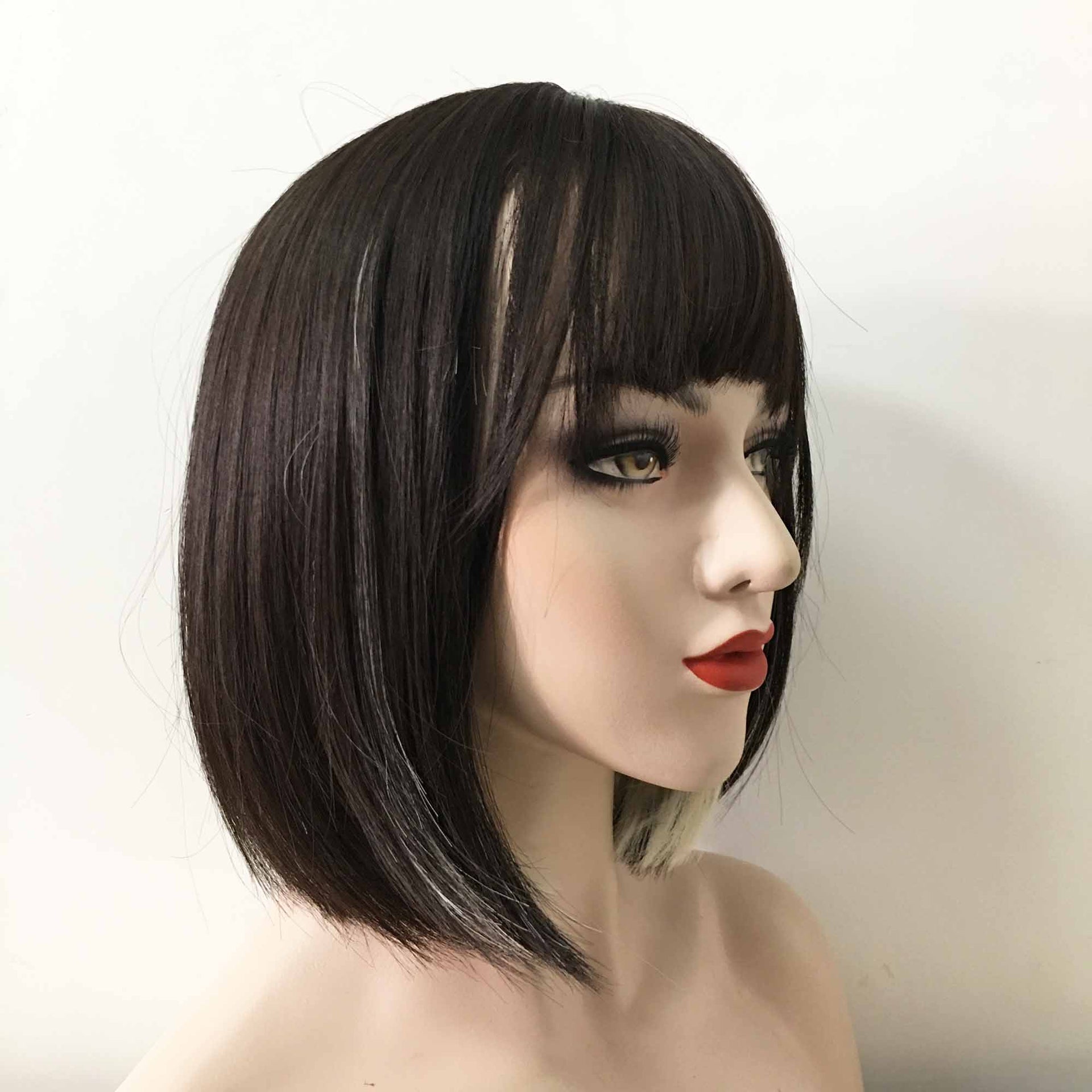 nevermindyrhead Women Black Blonde Two Tone Layered Short Bob Fringe Bangs Wig