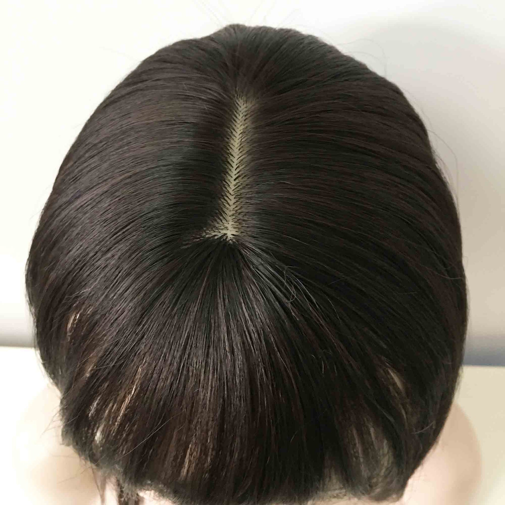 nevermindyrhead Women Black Blonde Two Tone Layered Short Bob Fringe Bangs Wig