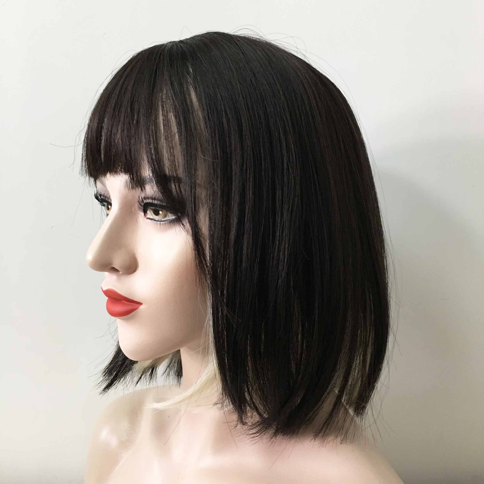 nevermindyrhead Women Black Blonde Two Tone Layered Short Bob Fringe Bangs Wig