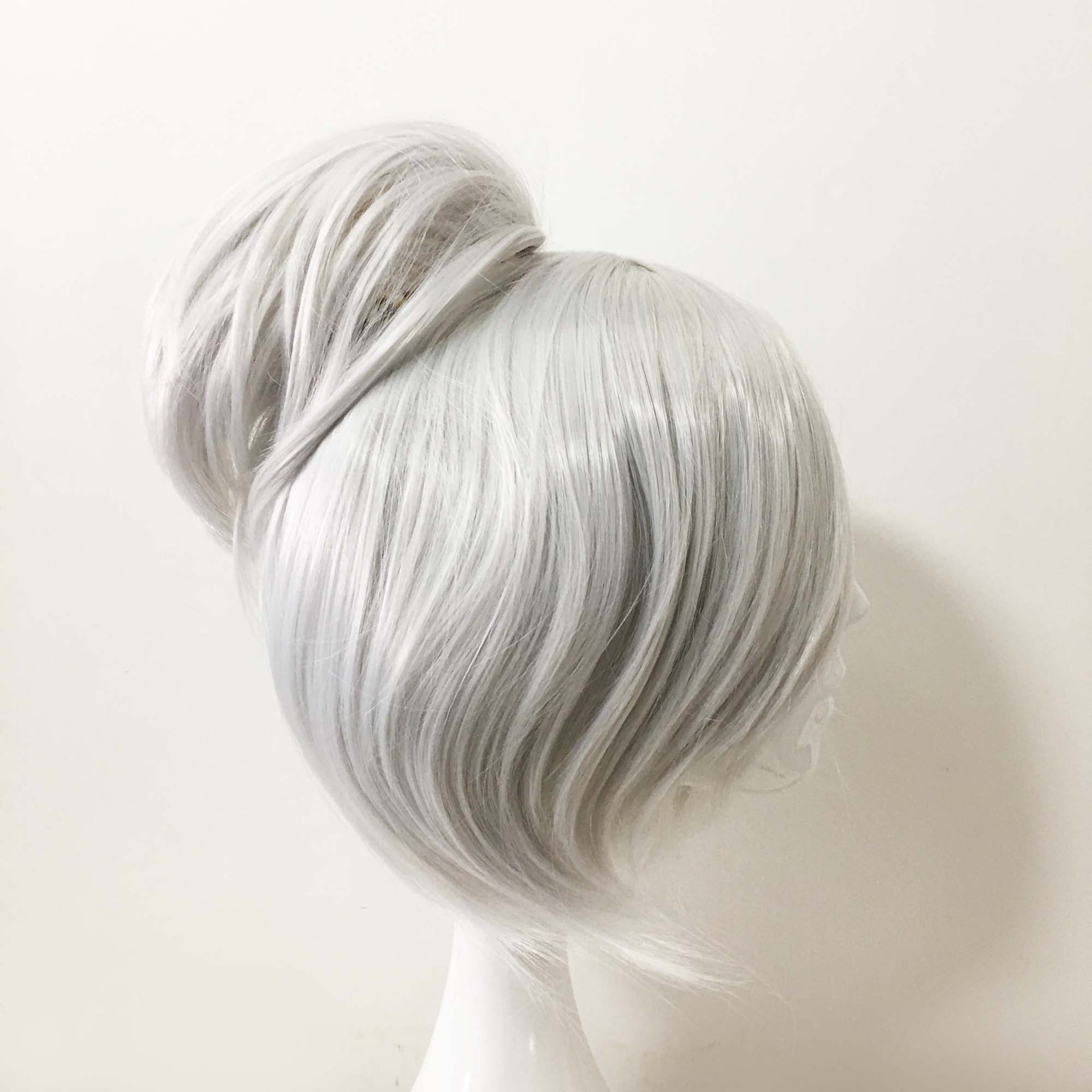 nevermindyrhead Women Silver White Short Detachable Top Bun Bob Cosplay Wig