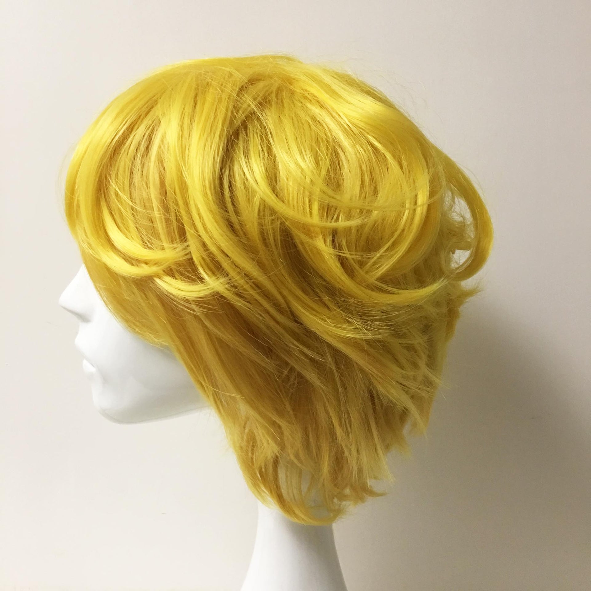 nevermindyrhead Men Yellow Short Straight Fringe Bangs Natural Curls Cosplay Wig