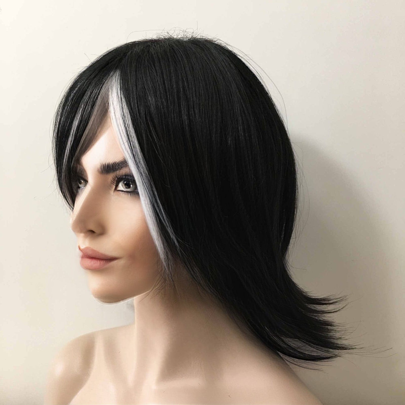 nevermindyrhead Women Black White Highlight Short Straight Flick Out Wig